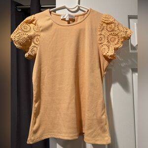 Chelsea & Theodore Top Women’s Medium Yellow Short Sleeves Blouse Eyelet